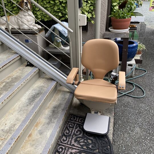 画像1381：屋外直線昇降機