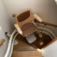 画像1393：屋内直線昇降機