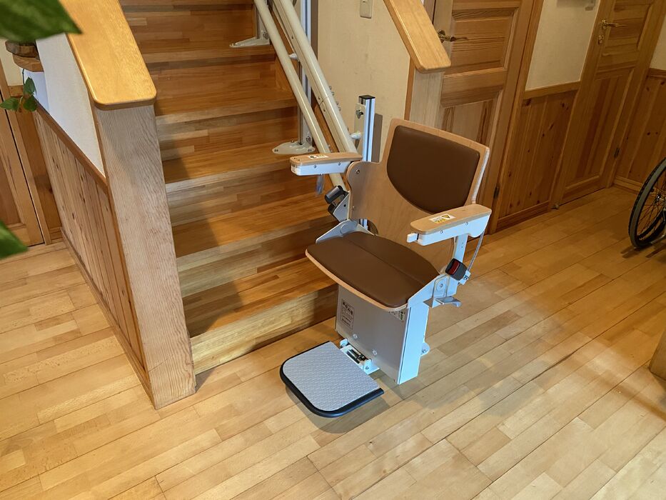 画像1402：屋内直線昇降機