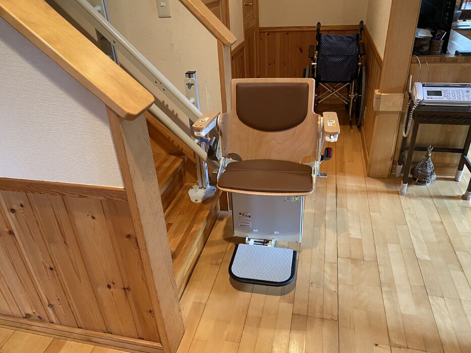 画像1403：屋内直線昇降機
