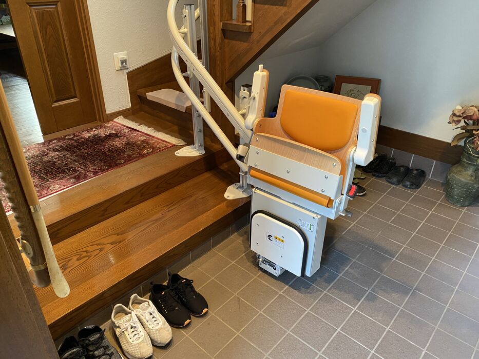 画像1438：屋内直線昇降機