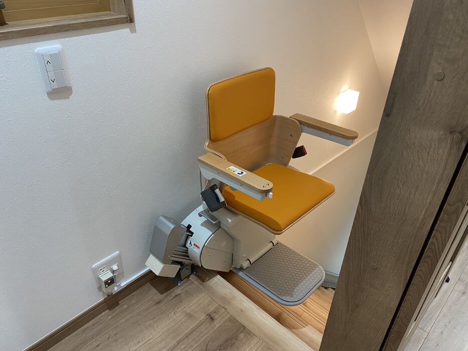 画像1504：屋内直線昇降機