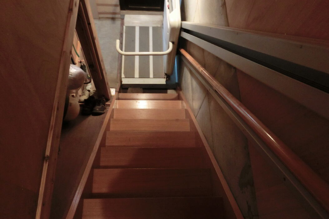 画像1514：屋内直線昇降機