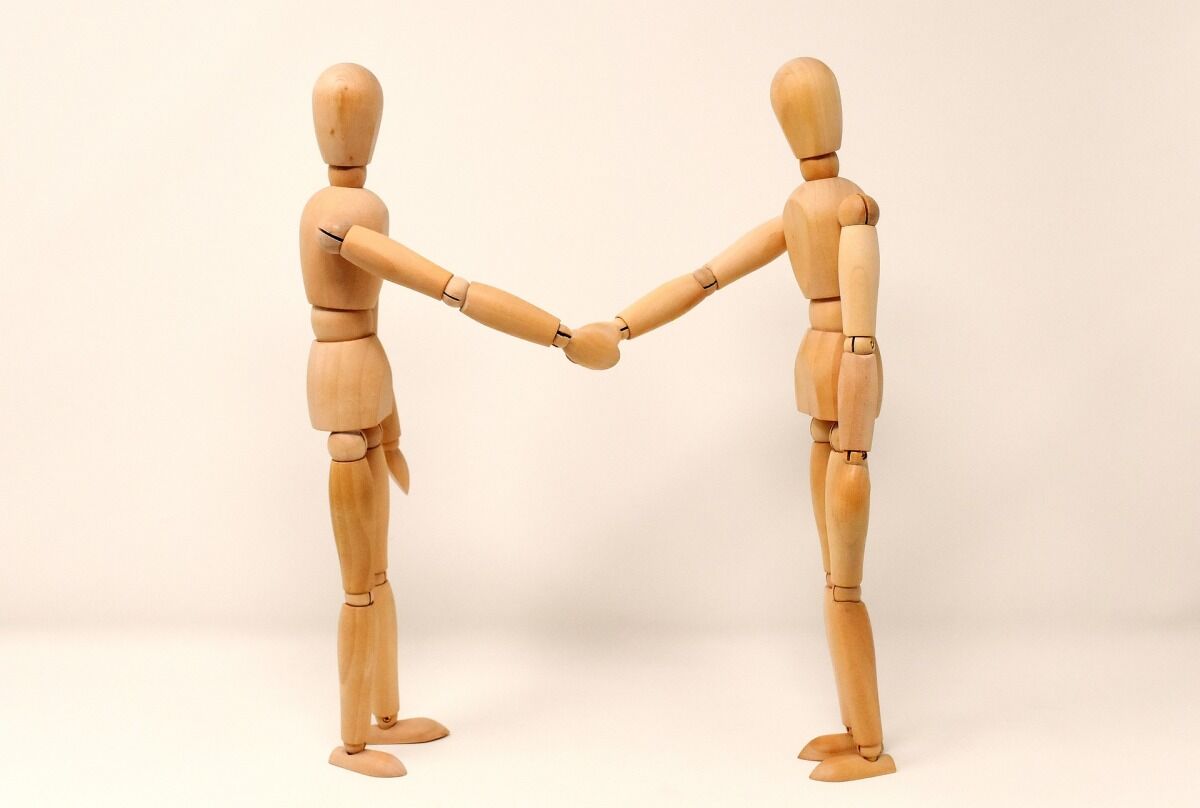shake-hands-g2710f6db1_1920